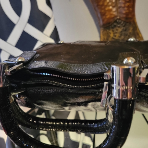 Purses - Picture 4 of 5